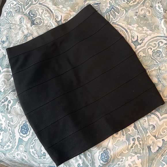 BCBGMaxazria Black Skirt s - Picture 3 of 3